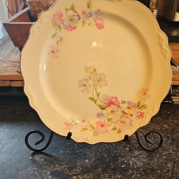 Set Of 6 Homer Laughlin Floral Plate with Pink and Purple Accents - Picture 8 of 14